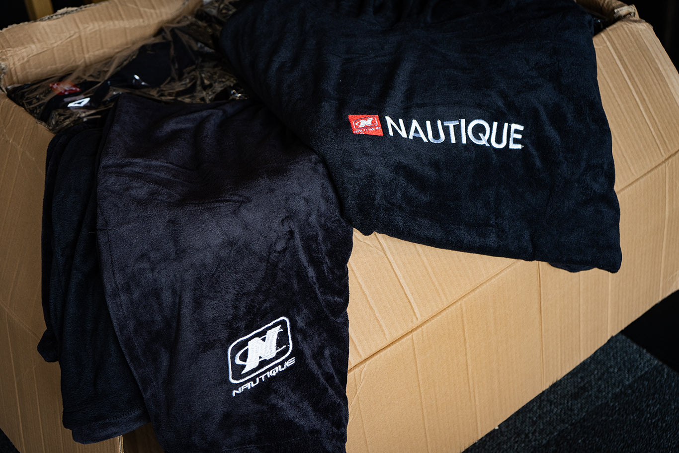 Nautique Towel Poncho - Youth Black